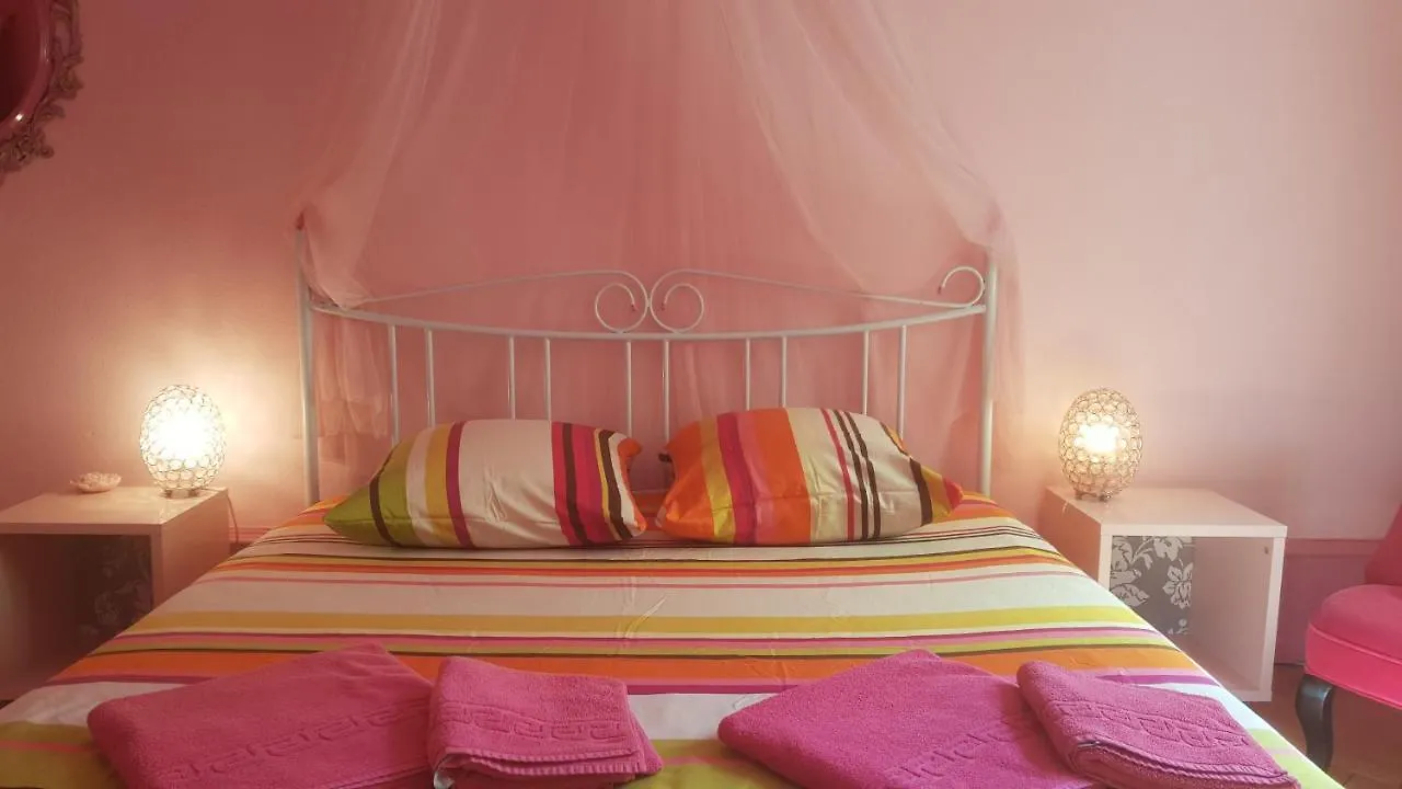 Bed & Breakfast B&B La Vie En Rose Basel