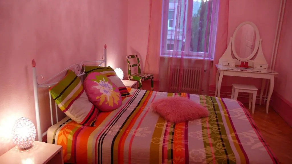 B&B La Vie En Rose Basel Bed & Breakfast
